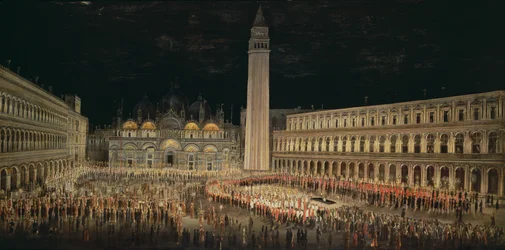 Processione a lume di candela attraverso Piazza San Marco